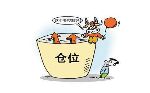 特朗普关税截止日逼近，黄金强势重返3000大关